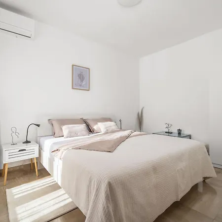 Blue Horizon A Seaside Escape In