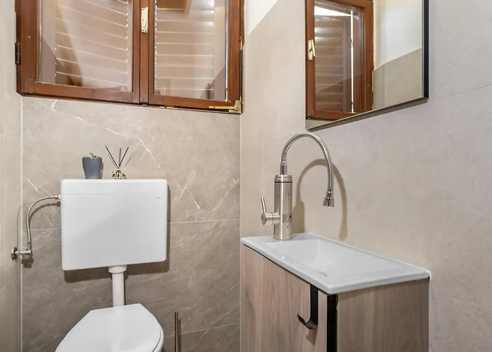 Blue Horizon A Seaside Escape In 라벡